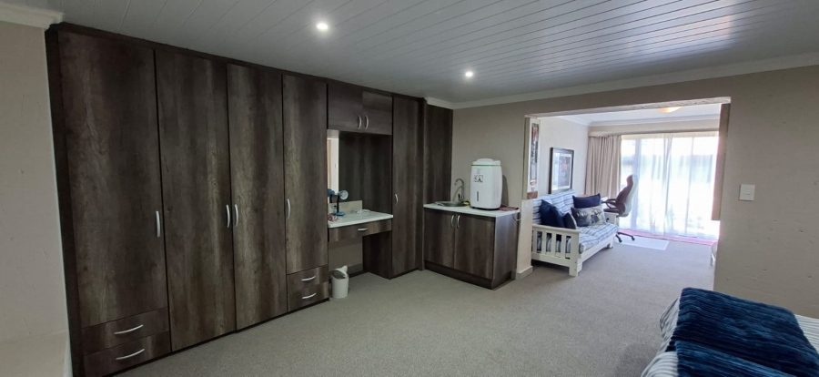  Bedroom Property for Sale in Dana Bay Western Cape